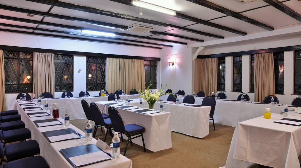 Cresta Churchill Hotel Bulawayo Exteriér fotografie